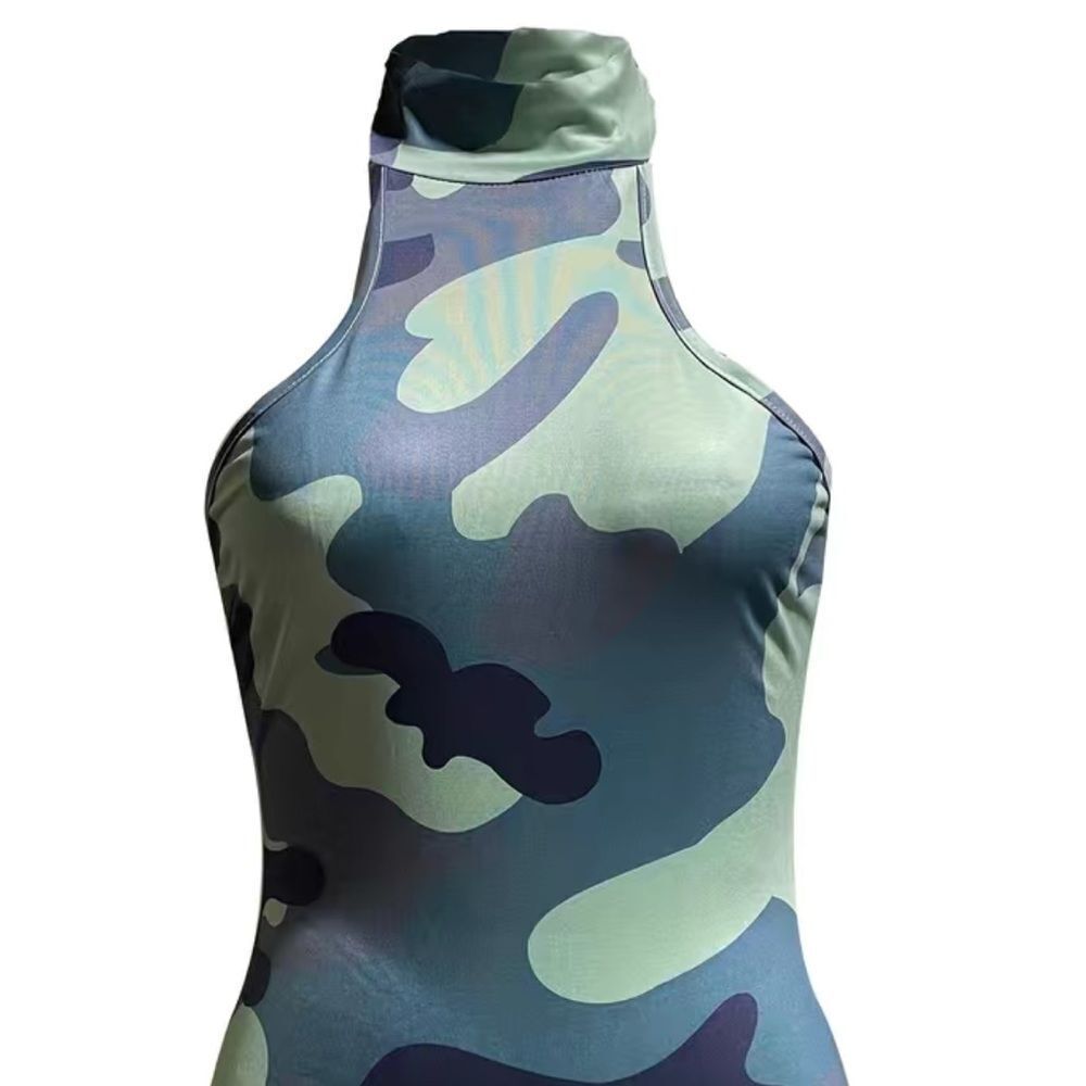 NWT 🆕️ Women's Army Green Camo BODYCON MockNeck Back Zip Bodysuit Sz MED - Picture 4 of 4